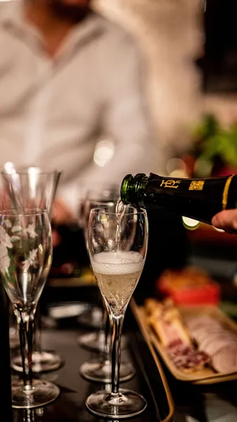 Champagne : d'où viennent vraiment les bulles ?