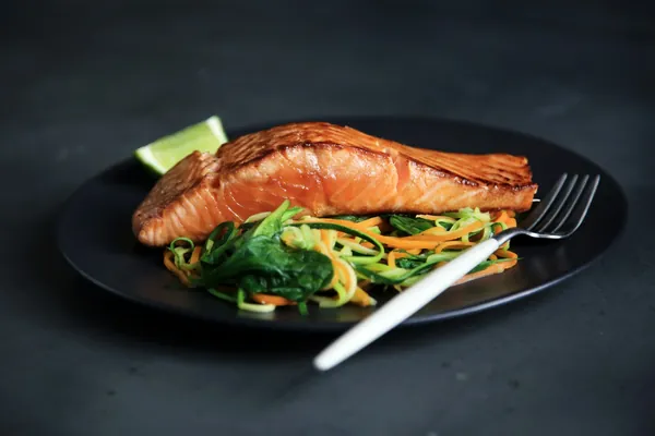 Poisson grillé à la plancha : le blanc qui claque